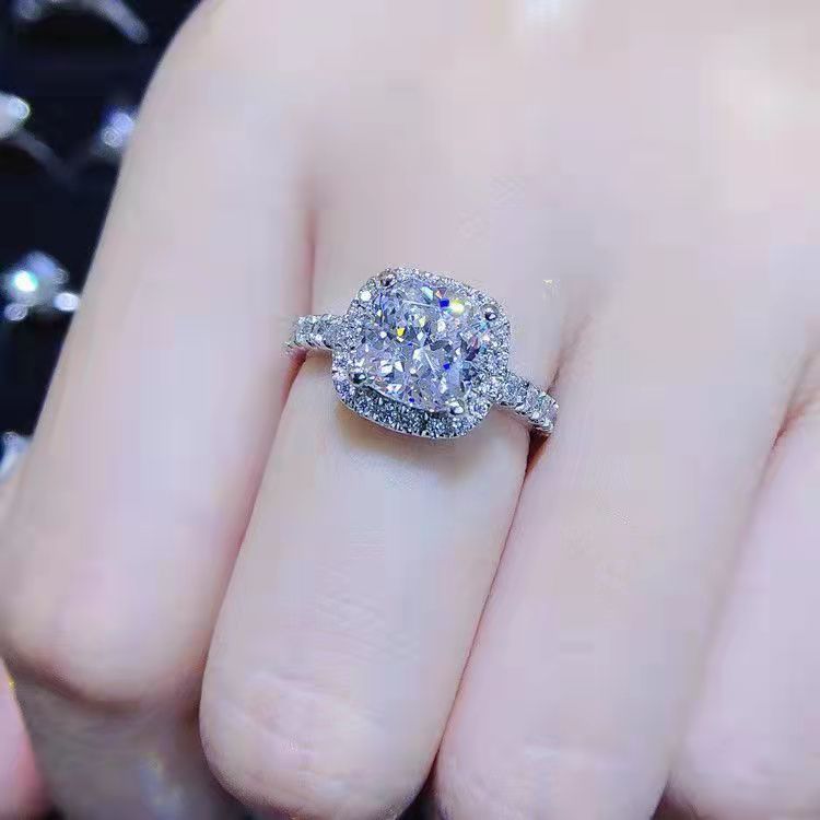 2 Karat Women's Diamond Ring