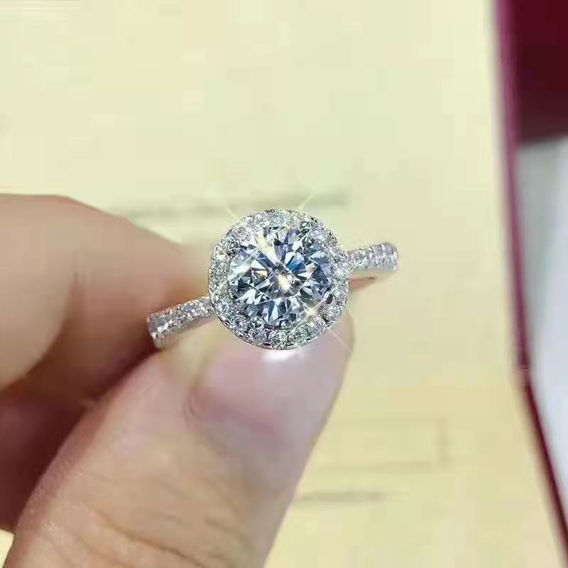 2 Karat Women's Diamond Ring