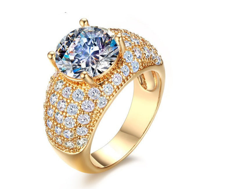 Luxurious Gold Diamond Round Carat Ring