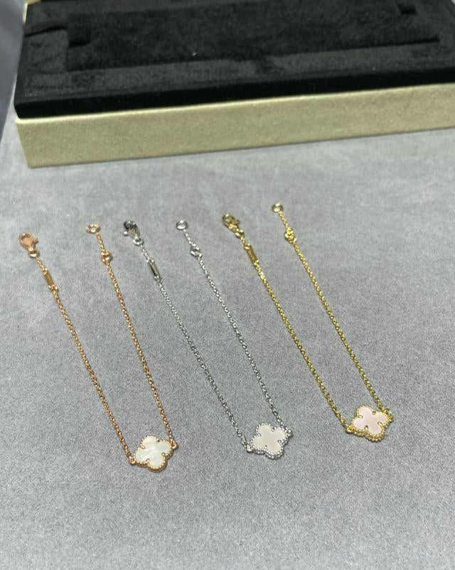 Mini White Mother-of-Pearl Four-leaf Clover Bracelet