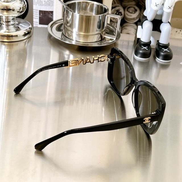 CH5422 sunglasses - gold logo