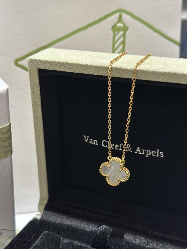 Beaded four-leaf clover necklace🍀
