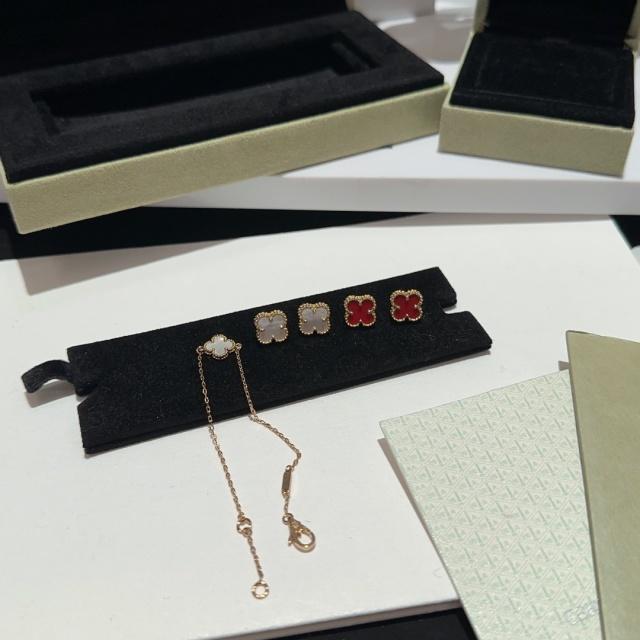 🍀 Four-leaf clover mini red agate bracelet Four-leaf clover small white mother-of-pearl/red agate earrings🌺