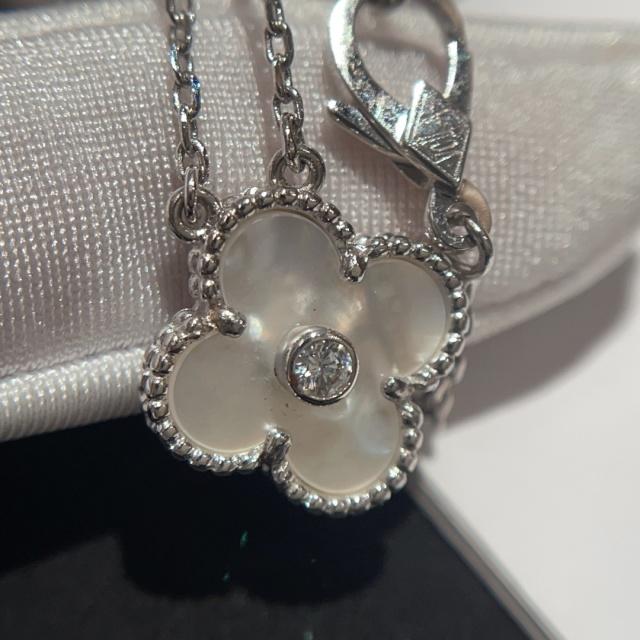 Beaded four-leaf gemstone necklace with diamonds