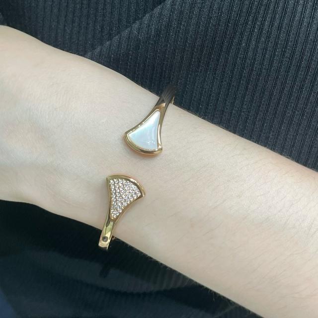 High-grade white mother-of-pearl fan-shaped skirt bracelet - white pearl