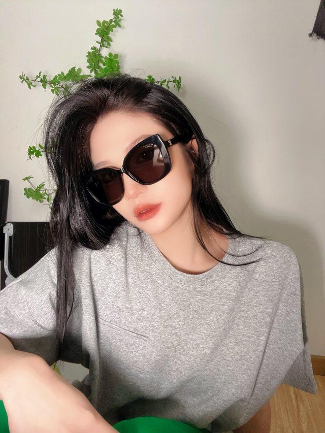 CH5422 sunglasses - gold logo